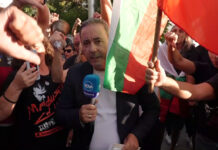 Полицията издирва протестиращите, нападнали екип на Нова тв в Сопот