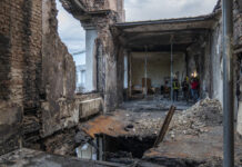 Най-малко 21 цивилни са убити по време на руска атака в украинско село