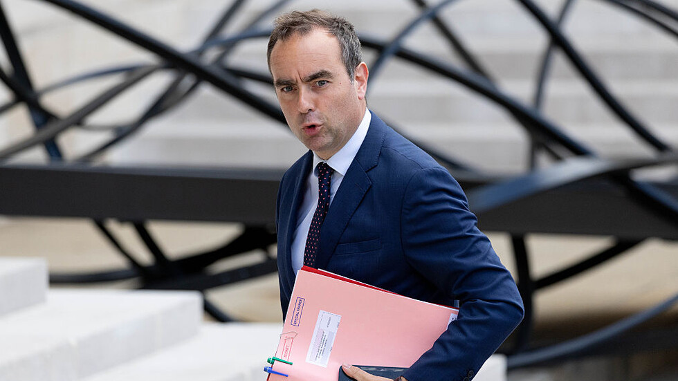 Френският президент Еманюел Макрон назначи Себастиан Льокорню на поста министър председател