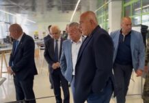 При посещение в „Самел-90“ Борисов препоръча интеграция в отбранителната индустрия Борисов в Самел.