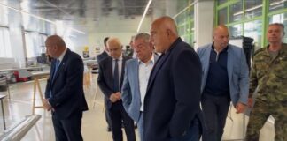 При посещение в „Самел-90“ Борисов препоръча интеграция в отбранителната индустрия Борисов в Самел.