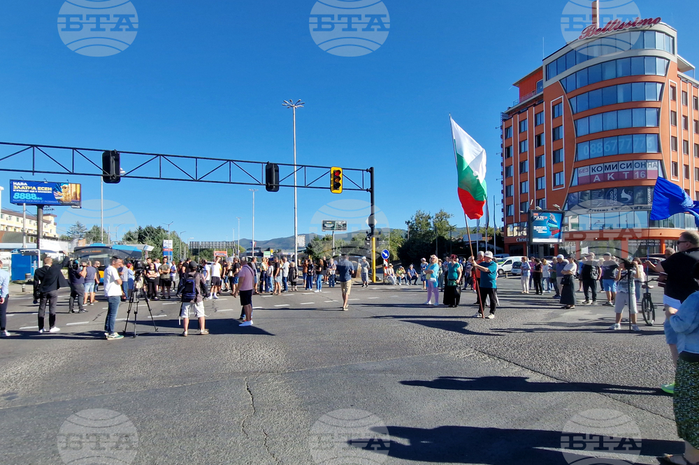 Жители на столичния квартал Дружба 2 протестират срещу това да