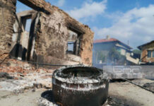 Най-малко 11 постройки са изгорели напълно при пожара в Белослав