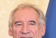 Франсоа Байру официално подаде оставка като министър-председател на Франция