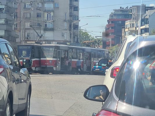 Втори трамвай е дерайлирал в София съобщават потребители във фейсбук