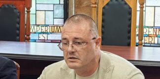 Съпругата на пребития полицейски шеф: Той все още е в интензивното отделение