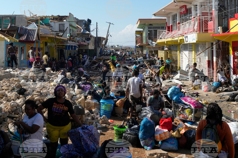 Близо 50 са жертвите на урагана Мелиса който премина през