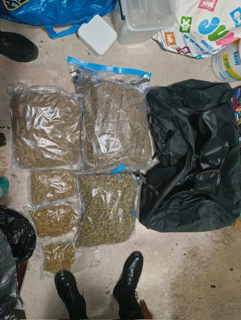 Специализирана полицейска операция срещу наркоразпространението производството и съхранението на наркотици