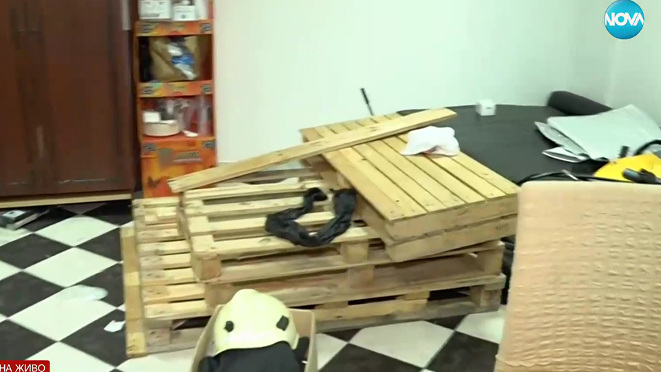 Посегнаха на оборудването на спасителите които помагаха при наводнението в