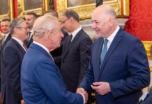 Премиерът Росен Желязков покани крал Чарлз Трети да посети България