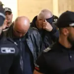 Пуснаха срещу гаранции двамата отстранени служители на ДАИ, взели подкуп от екипа на Роби Уилямс