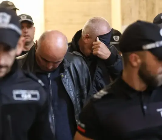 Пуснаха срещу гаранции двамата отстранени служители на ДАИ, взели подкуп от екипа на Роби Уилямс