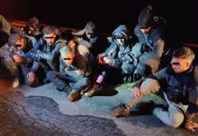 Задържаха 11 бежанци и двама трафиканти край Бургас