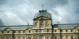 Арестуваха още петима за кражбата на бижута от Лувъра