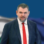 Пеевски показа законопроекти, подписани от него и Мирчев: 9 месеца бяхме заедно