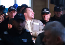 Д-р Хасърджиев, актьорът Белов и другите двама от гей дружинката, гаврила се с младеж, остават в ареста