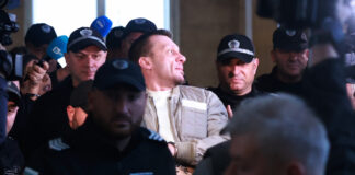 Д-р Хасърджиев, актьорът Белов и другите двама от гей дружинката, гаврила се с младеж, остават в ареста