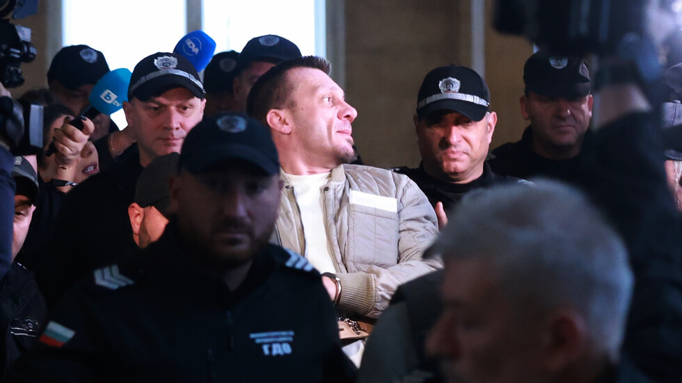 Д р Станимир Хасърджиев остава в ареста както и бившит служител