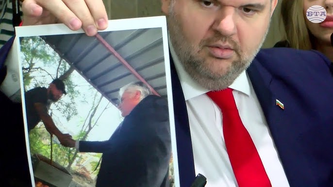 Всичко е било пърформанс организиран от пуделите и пачките Това