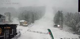 Обилен сняг вали във високите части на Родопите