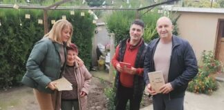 Румен и Десислава Радеви изненадаха почитател на Путин в дома му в Невша, гости ги с баница