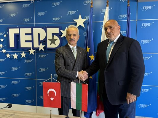 Бойко Борисов фейсбукТранспортната инфраструктура е ключ към по силна търговия повече