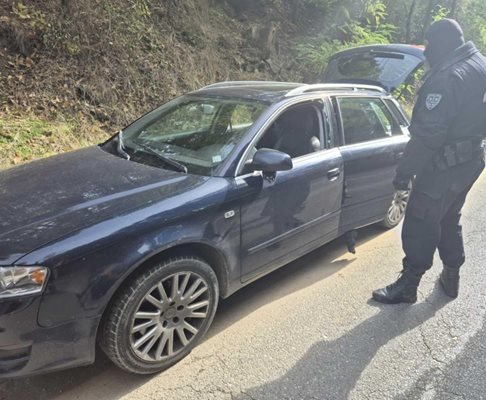 Задържаха десетима нелегални мигранти на пътя Самоков – София при