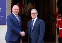 Британският премиер Стармър посрещна Росен Желязков на срещата на върха в рамките на „Берлинския процес“