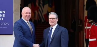 Британският премиер Стармър посрещна Росен Желязков на срещата на върха в рамките на „Берлинския процес“