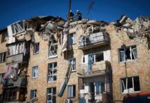 Десетки ранени след удара по жилищни блокове в Киев, 6 са деца