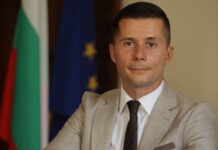 Лицето с “неофициалния кеш за избори” от записите лъже, че е отпуснал 43 милиона лева за Царево