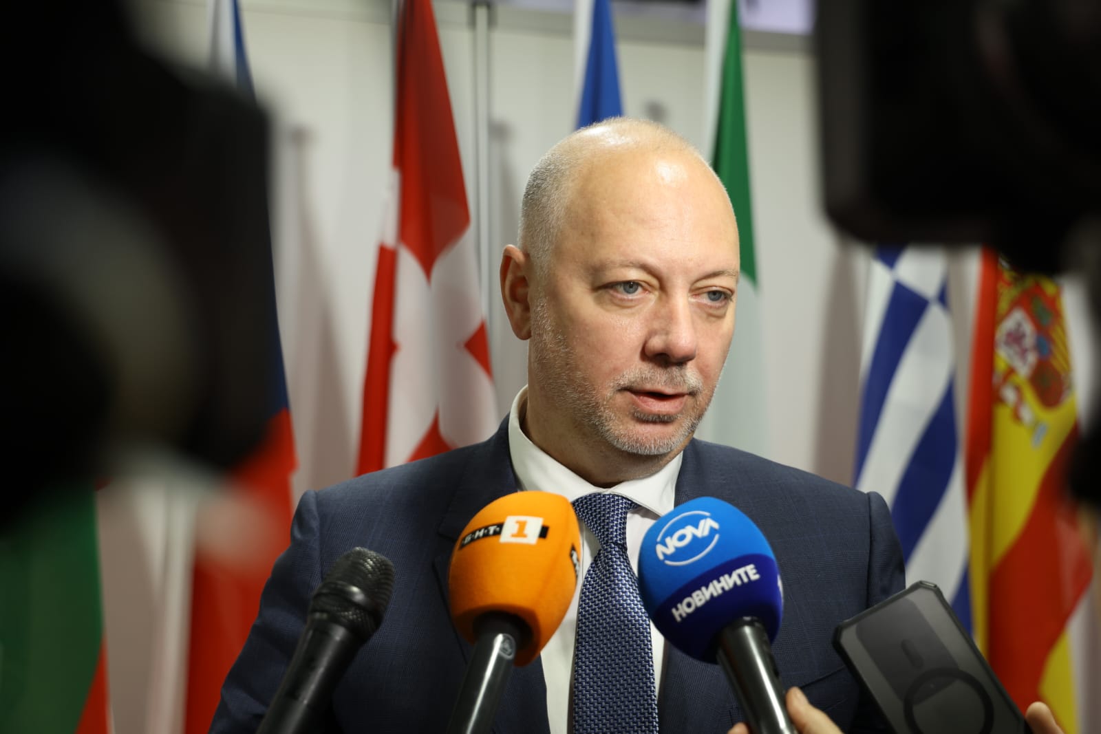 Приветстваме и подкрепяме усилията на Доналд Тръмп за постигане на