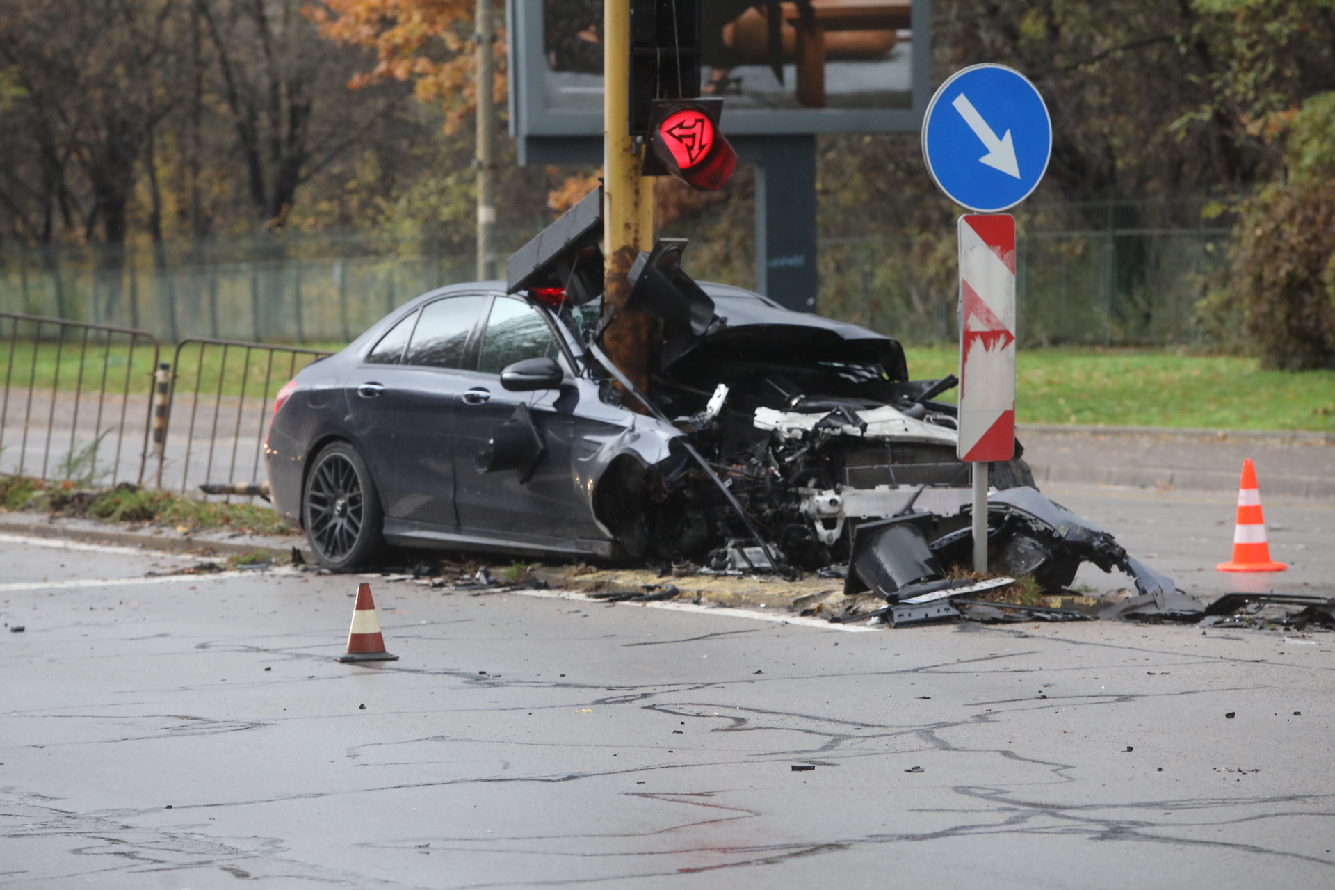 19 годишен шофьор пострада при катастрофа в София Колата му се
