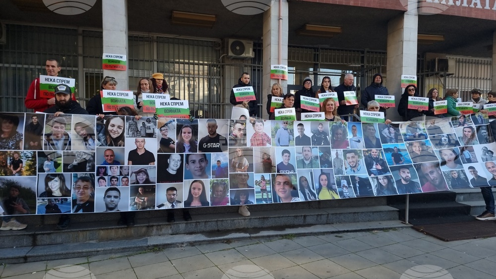 Граждани се събраха пред Съдебната палата в Плевен на протест