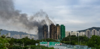 94 станаха жертвите на пожара в небостъргачите в Хонконг