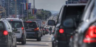 ЕС въвежда задължителни задни светлини на колите и през деня