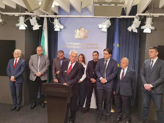 Тодор АлександровБившият герой от скандала Суджукгейт Антон Проданов Шушляка от Добрич