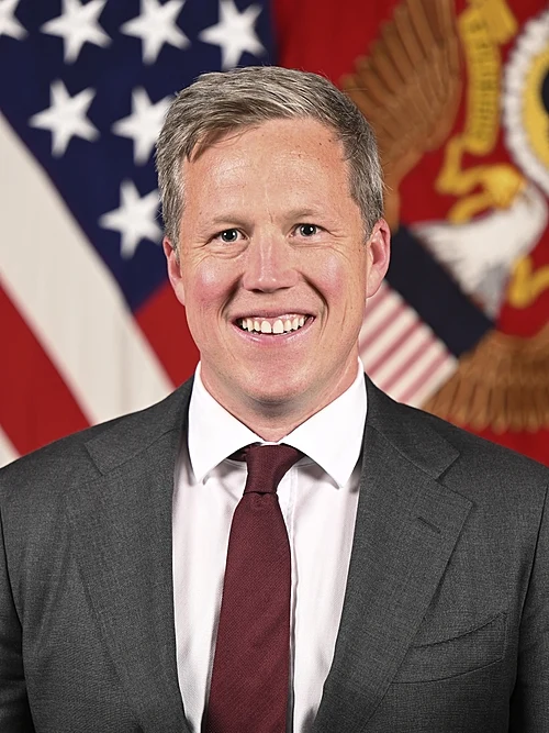 Американският министър на сухопътните сили Дан Дрискол който донесе мирния