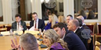 Енергийната комисия преодоля ветото на президента Радев за особения управител в „Лукойл“