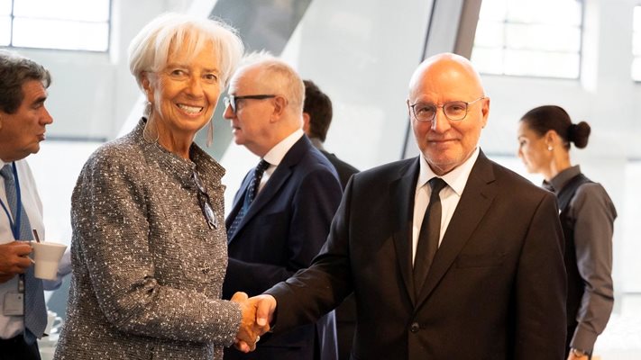 Гражданите трябва да останат спокойни относно въвеждането на еврото в