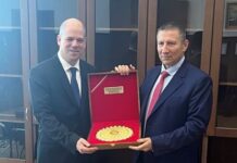 Борислав Сарафов разговаря с унгарския си колега д-р Габор Над