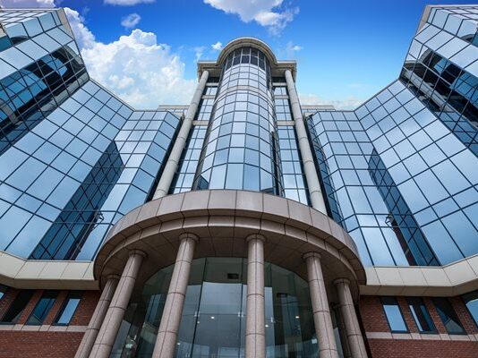 Би Би Си се извини на Тръмп, след като заплаши да ги съди за 1 млрд. долара