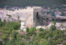 Млад мъж загина след падане от крепостта Овеч