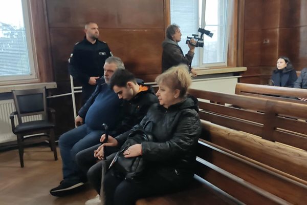 Русе Медиа 19 годишният Николай Дюлгеров бе в залата с родителите си