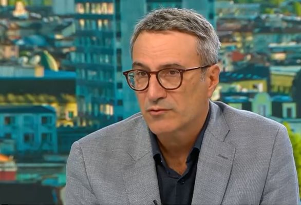 Румен Спецов няма да го оставят съвсем сам да се