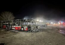 Пожар изпепели коли, бусове и автобуси на общината в Костинброд