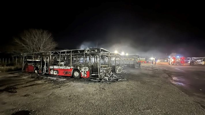 Пожар избухна в базата на дружество Общински превози – Костинброд