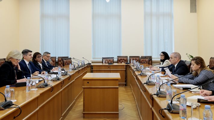 Министерството на транспорта и съобщенията настоява концесионерът на летище Васил