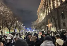 Само в Breaking.bg: Русофили и либерали готвят палеж на парламента по време на протеста утре