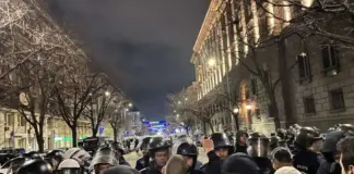 Само в Breaking.bg: Русофили и либерали готвят палеж на парламента по време на протеста утре